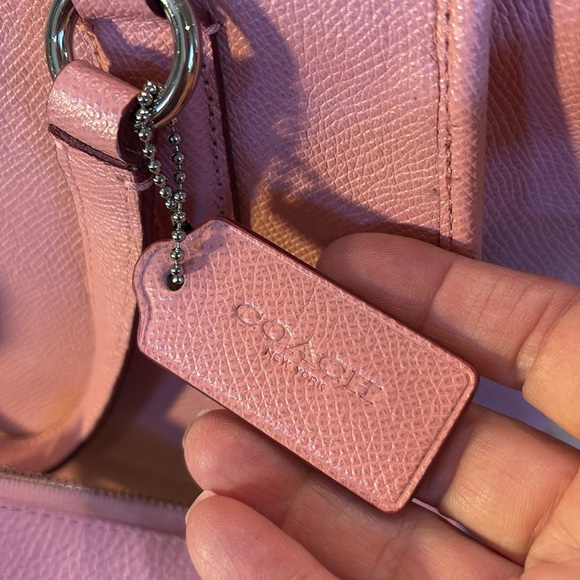 🆕 Coach Classic Pink Pebbled Leather Logo Tag removable strap Tote Bag - Picture 9 of 16